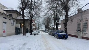 Constănțenii critică primăria că nu a deszăpezit străzile: „E jale în tot orașul, primare” / Administrația locală susține că a ieșit cu utilajele încă de noaptea trecută