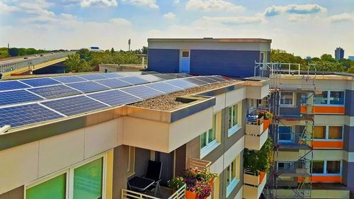 Proiect legislativ: Orice clădire nerezidențială nouă trebuie să aibă un sistem de producere a energiei din surse regenerabile