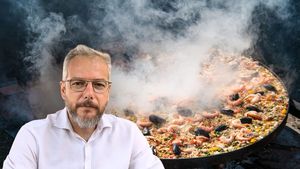 VIDEO | De la Sarmale la Tapas | Românii din Spania promovează rețetele naționale mai bine decât o fac oficialii/ Interviu cu Alin Petrică, jurnalist în Benicàssim, Spania