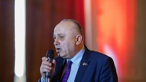Fostul contracandidat a lui George Simion la șefia AUR anunță că demisionează din grupul parlamentar / Aelenei: În ultimele zile am fost ameninţat verbal că o să fiu călcat de o maşină, dar nu pot demonstra acest lucru