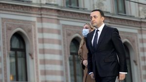 Justiţia din Georgia l-a condamnat pe fostul premier Irakli Garibaşvili la cinci ani de închisoare pentru spălare de bani