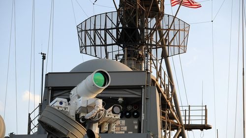 O rachetă interceptoare costă 2 mil. de dolari, un fascicul câțiva dolari / După experiențele costisitoare din Marea Roșie, U.S. Navy vrea mai multe lasere pe navele sale