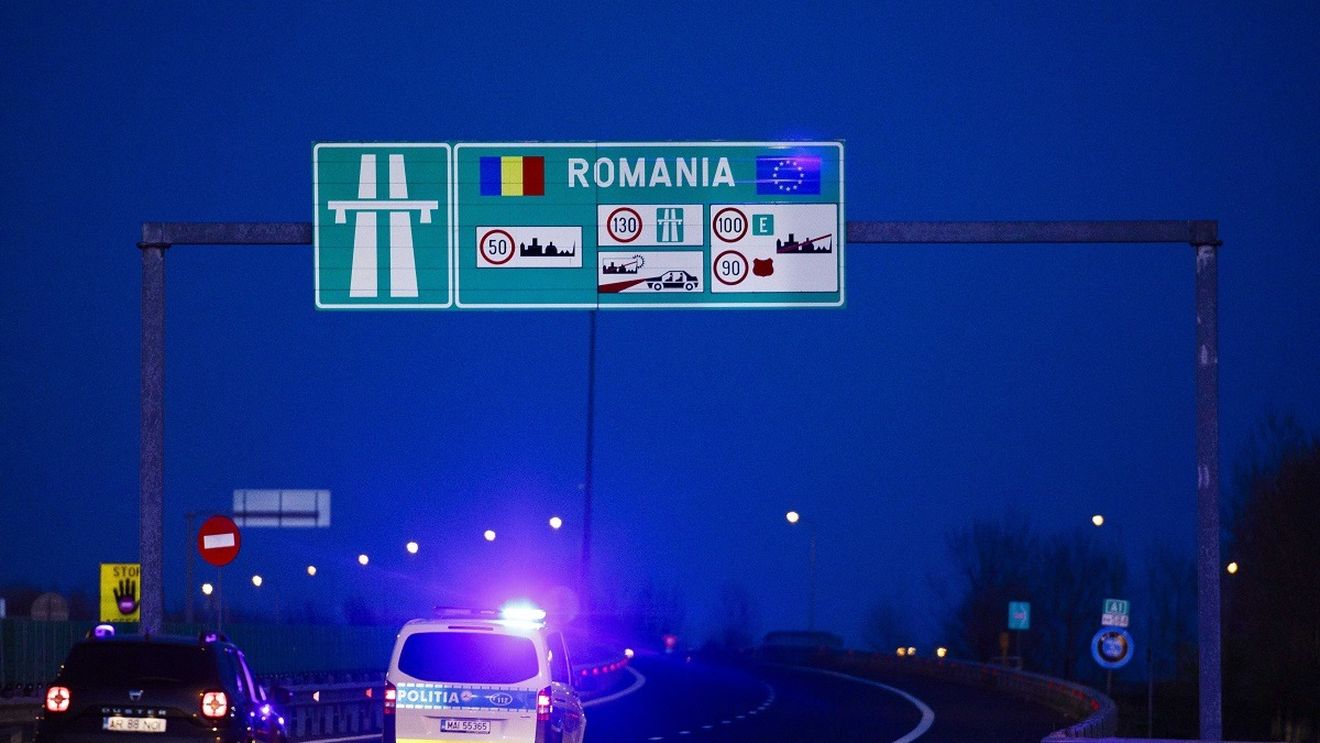 Perioada concediilor a aglomerat frontiera de vest / La Nădlac II se aşteaptă o oră în coloane