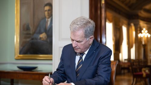 Preşedintele Finlandei a semnat legea privind aderarea ţării la NATO / Turcia şi Ungaria, așteptate să ratifice cererea de aderare