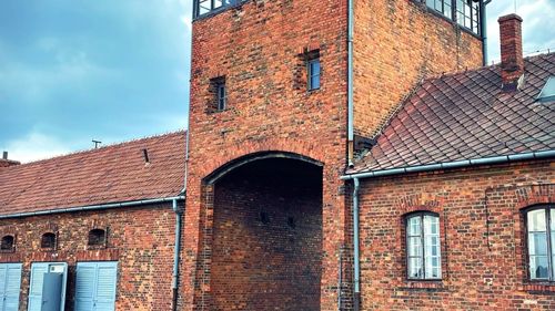 EXCLUSIV Cât de greu ajungi să vizitezi fostul lagăr de exterminare nazist de la Auschwitz / Peripețiile unui turist român