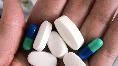 Cinci posibile tratamente „promițătoare” pentru COVID-19, anunțate de Comisia Europeană