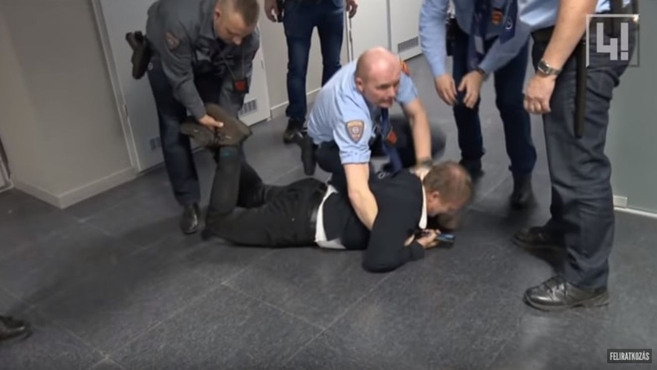 VIDEO Imagini scurse din televiziunea maghiară de stat arată brutalitatea forțelor de ordine față de un parlamentar al Opoziției