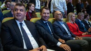 Eugen Tomac, despre deciziile autorităţilor privind regulile din campanie: Sunt profund politizate. Trăim într-o societate democratică şi fiecare cetăţean are dreptul să se exprime, inclusiv dreptul de a schimba strategia în timpul campaniei