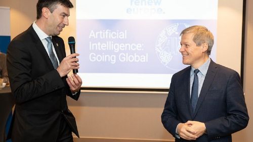 Libertatea: Dacian Cioloș, Dragoș Tudorache, Dragoș Pîslaru, Ramona Strugariu și Alin Mituța figurează cu datorii de aproape 30.000 de euro la USR/ Cei cinci susțin că datoriile sunt ilegale