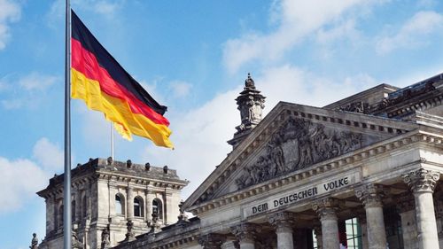Germania impune lockdown pentru persoanele nevaccinate împotriva COVID-19, iar vaccinarea ar putea deveni obligatorie începând din luna februarie