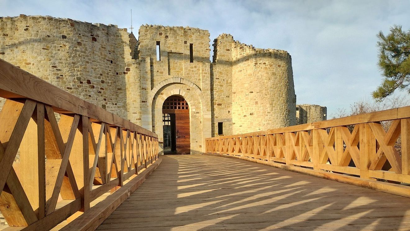 Se redeschide Cetatea de Scaun a Sucevei, după ce a fost restaurat podul de acces