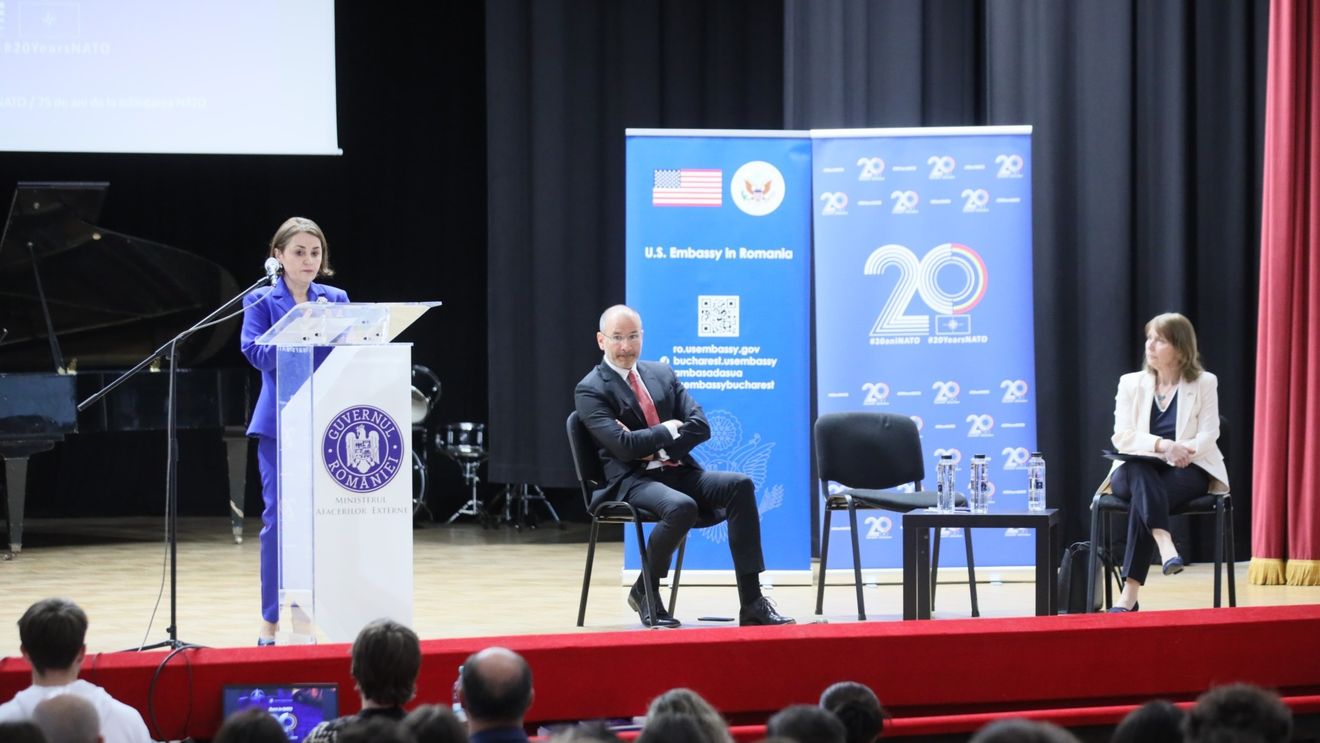 Ministerul de Externe a lansat campania "Born in NATO", dedicată tinerilor născuţi după 2004