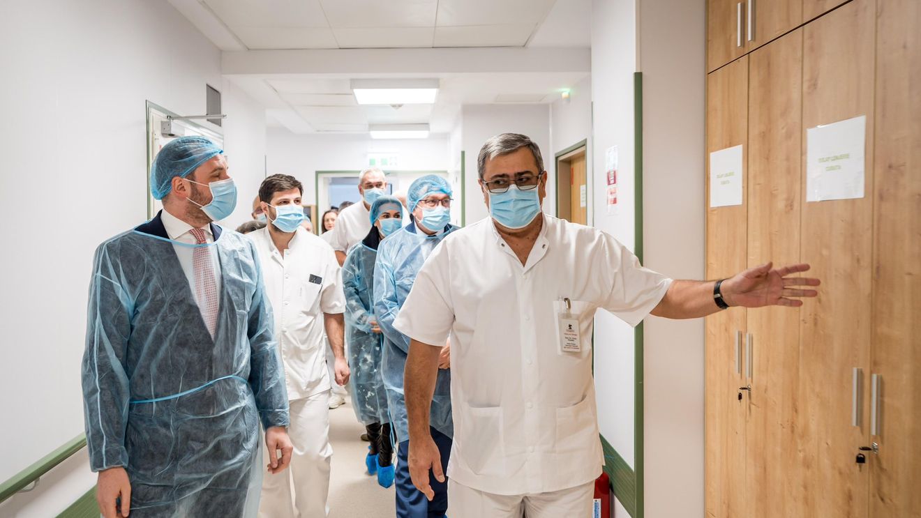EXCLUSIV SURSE Zeci de radiologi din spitale publice și-au ”vândut parafele” unor clinici private / Interpretarea analizelor este făcută de alți doctori, cu calificări inferioare / Oficial: Cazuri de doctori la Stat care figurează cu program la privat, la zeci sau sute de kilometri distanță
