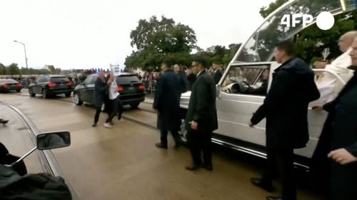 Manifestanţi arestaţi după ce au perturbat vizita Papei Francisc în Luxemburg, denunţând ”Corida este un păcat”