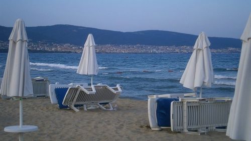 Direcţia Hidrografică Maritimă: Pericol de mine în zona de nord-vest a Mării Negre / Guvernul Bulgariei atenţionează populaţia din raioanele Dobrich, Varna şi Burgas să fie vigilentă când detectează obiecte sferice suspecte în apă sau pe mal
