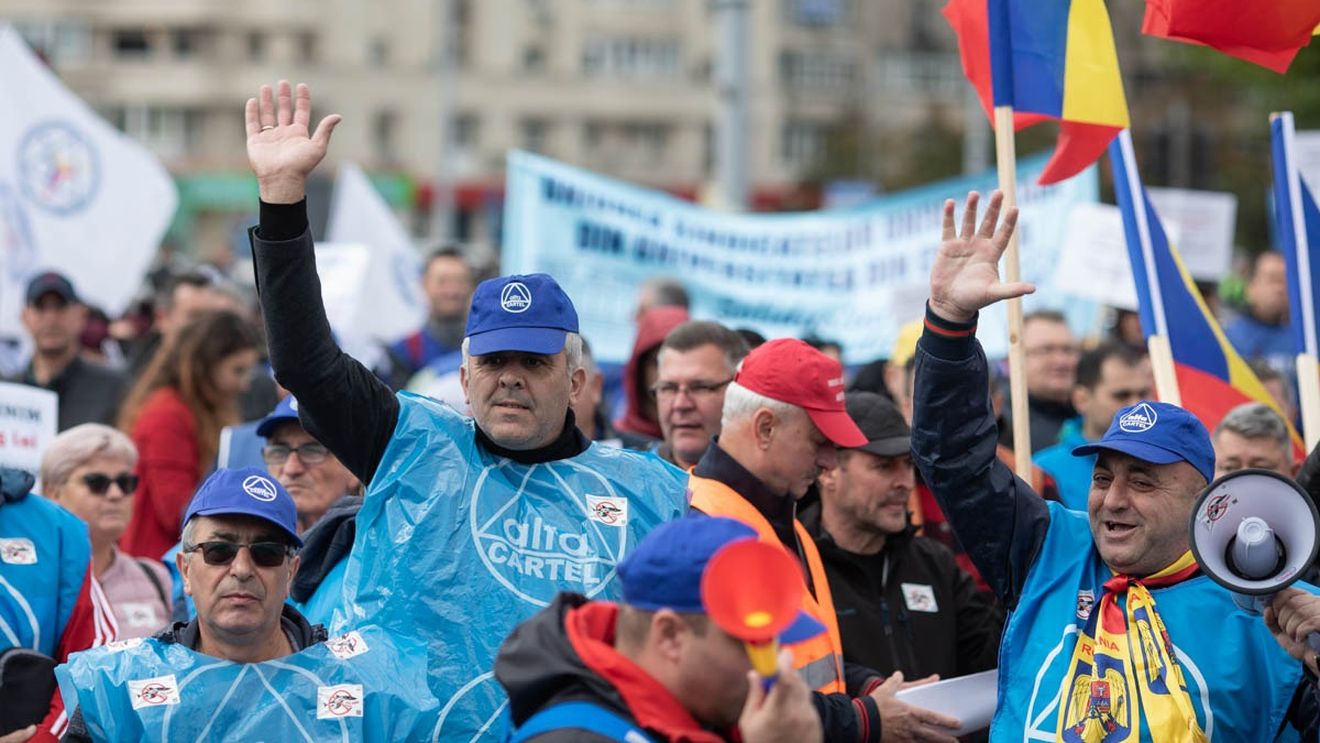 FOTO Protest Cartel Alfa: ”Ne vom întoarce aici de zece ori mai mult, cu un singur scop: Jos Guvernul!" / Vineri vor merge la Administraţia Prezidenţială pentru a-i cere președintelui să declare ”stare de urgenţă energetică”