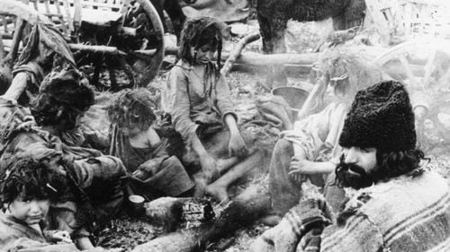 Optzeci de ani de la deportarea romilor în Transnistria la ordinul lui Ion Antonescu / Au fost deportați atunci peste 25 de mii de romi, din care au murit circa 11 mii