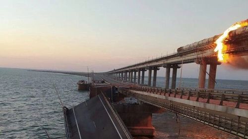Pe podul din Crimeea s-a permis trecerea autobuzelor, pe ambele sensuri / ”Dacă se dorește, pasagerii pot folosi bărci și feriboturi pentru traversarea Strâmtorii Kerci”