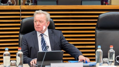 Comisarul european pentru agricultură, Janusz Wojciechowski, propune o schimbare de politică, în timp ce fermierii protestează