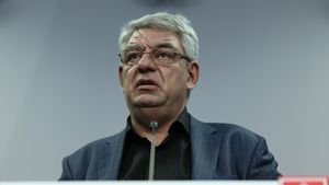 Mihai Tudose candidează la șefia Consiliului Naţional al PSD, funcție deținută acum de Vasile Dâncu