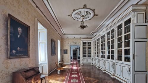 GALERIE FOTO Reședința Episcopiei Sârbești din Timișoara, una dintre bijuteriile arhitecturale ale orașului, și-a deschis porțile pentru turiști. Muzeul este cu adevărat spectaculos, cu mobilier și decorațiuni sobre