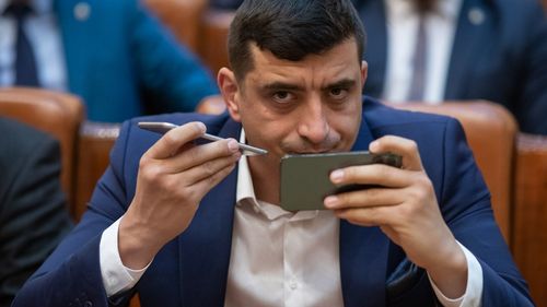 George Simion, liderul partidului extremist AUR, a făcut test anti-drog ca să demonstreze că nu se droghează