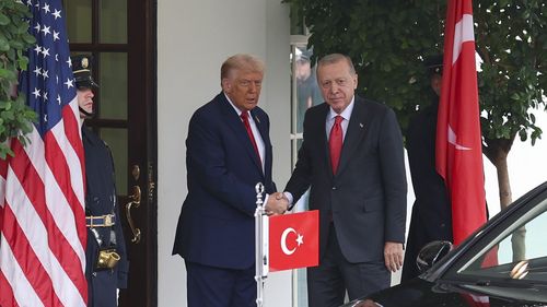 Președintele Erdogan a discutat telefonic cu Donald Trump despre Siria şi Fâşia Gaza / Turcia, invitată în Consiliul pentru Pace inițiat de SUA