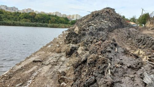 FOTO Dezastru ecologic: Mii de tone de deșeuri au fost excavate din Lacurile Plumbuita și Colentina din Sectorul 2 