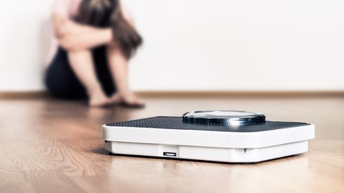 Dieta cu supă de varză, capsarea urechii și alte 10 diete periculoase, bizare, pe care nu trebuie să le încerci niciodată / Un profesor a slăbit, nesustenabil, 27 kg mâncând gogoși și dulciuri