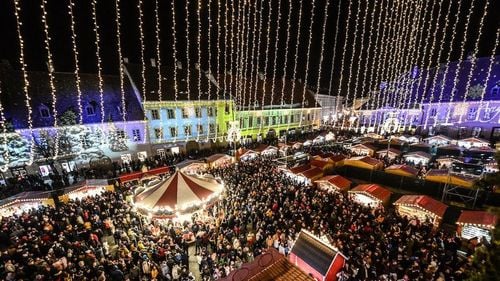 FOTO Târgul de Crăciun de la Sibiu a fost deschis oficial