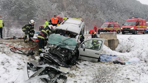 Daunele morale, în cazul unui accident rutier, au fost reduse cu 20% pentru că morții nu aveau centură / Șoferul a fost condamnat cu suspendare