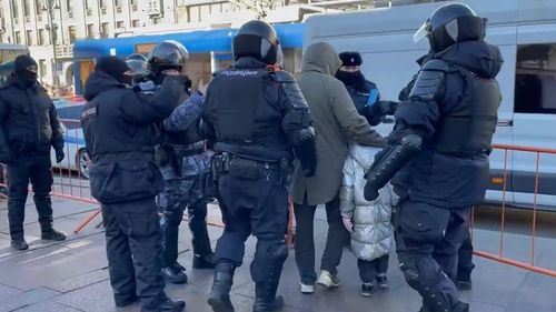 VIDEO Proteste în Rusia: Peste 1.000 de oameni au fost arestați