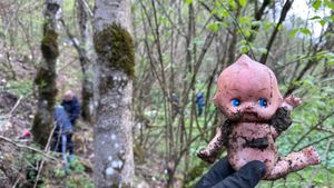 GALERIE FOTO Ecologizare cu voluntari, în Piatra Craiului/ 300 de saci de gunoaie strânse de cercetași și alte ONG-uri, pentru a marca „Ziua Pământului”
