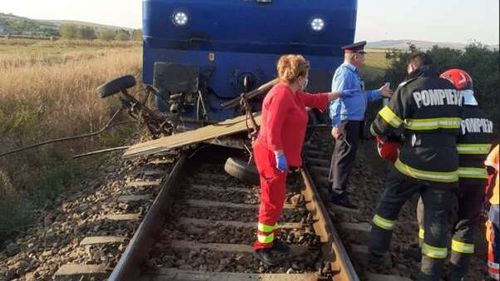 Trenul InterRegio Iaşi - Bucureşti a lovit o căruță la Brăhăşoaia, Vaslui / Un copil și un adult și-au pierdut viața