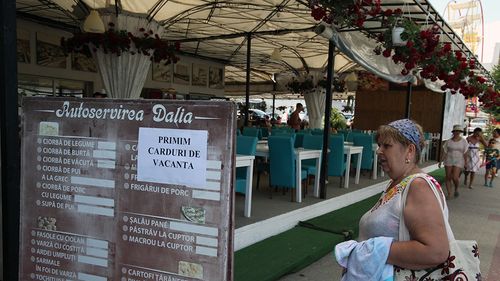 Noul mecanism pentru voucherele de vacanţă. Ministrul Economiei: Fiecare angajat va declara pe proprie răspundere că îşi asumă să cheltuiască cei 800 de lei pe care îi va primi din partea statului român / Iar apoi va cofinanţa cu alţi 800 de lei pachetul turistic