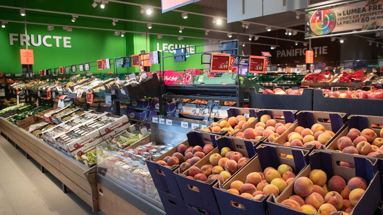 Noi reguli pentru reducerea risipei alimentare. Magazinele, obligate să vândă la preț redus sau să doneze alimentele aflate aproape de expirare / Produsele agroalimentare încă bune de consum nu pot fi declarate impropii 