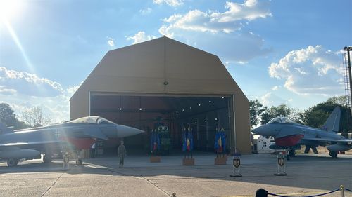SONDAJ: 53% dintre români consideră corectă decizia României de a permite avioanelor de realimentare ale SUA să folosească bazele de pe teritoriul nostru