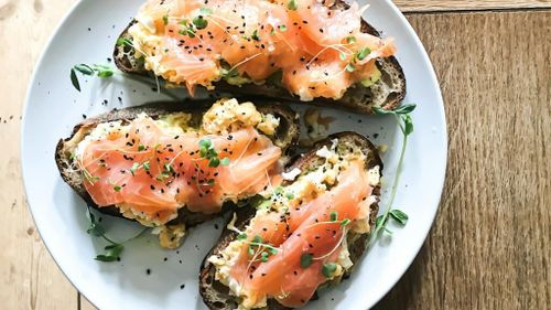 Cele mai bune 7 alimente bogate în proteine pe care să le mănânci la micul dejun, potrivit dieteticienilor