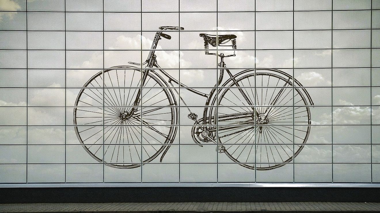 Proiect de realizare a trei parcări pentru biciclete în Brașov / Acestea ar urma să fie construite în cartierele Astra, Noua și Tractorul / ”Este foarte greu să-i explici, de exemplu, unei familii cu 2 copii, care locuiește la bloc, că trebuie să urce bicicletele la etaj și să le depoziteze în apartament”