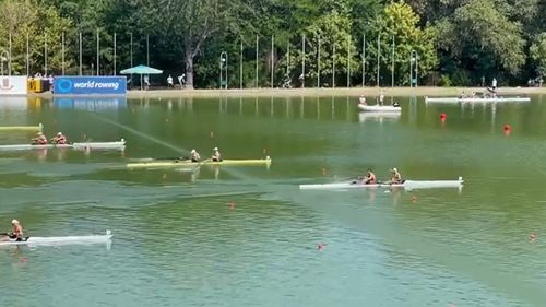 Medalii de aur pentru România la Campionatele Mondiale de juniori, pentru echipele de la dublu rame masculin și patru rame feminin