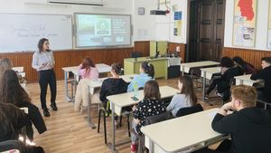 Peste 4700 de elevi informați despre pericolele traficului de persoane, prin proiectul STOP Trafic/ Sesiuni online: pe 24 și 25 aprilie, înscrierile sunt deschise