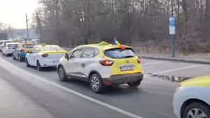 Zeci de persoane au protestat în Râmnicu Vâlcea, nemulţumite de creşterea preţului asigurărilor RCA şi carburanţilor, precum şi de scăderea nivelului de trai în România