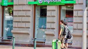 Directorul general al celei mai mari bănci din Ungaria, OTP Bank, solicită adoptarea euro și încetarea politicilor ad-hoc ale lui Orban, care au subminat încrederea investitorilor