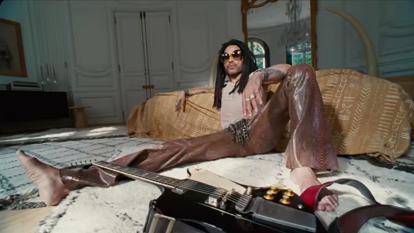 ”Am făcut un antrenament de 90 de minute la 2 dimineața!”: Lenny Kravitz vorbește despre sex, droguri și despre cum să rămâi în super-formă la 60 de ani