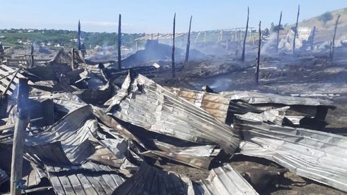 VIDEO 200 de oi arse de vii în Botoșani / Pompierii au reușit să oprească incendierea a peste 1.000 de baloți de furaje