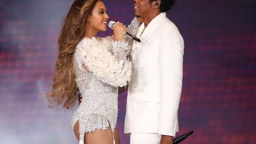 Rapperul Jay-Z, acuzat de violarea unei fete de 13 ani împreună cu P. Diddy