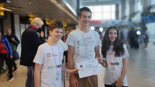 FOTO Cine sunt elevii care vor reprezenta România la etapa internațională a competiției World Robot Olympiad din Danemarca / Echipa RObotMANIA a obținut locul 4 în aprilie la campionatul mondial de la Hudson