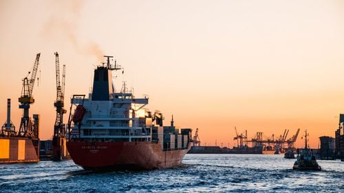 UPDATE Dosar penal în urma exploziei pe Șantierul Naval Orșova, la o navă aflată în reparații/ Cele trei victime au arsuri de gradele 1, 2 și 3/ O victimă are arsuri pe 70% din corp