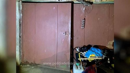 Percheziţii ale poliţiştilor de frontieră din Timiș la femeia care a transportat 8 migranţi într-un BMW/ Alte 16 persoane, indieni şi afgani, descoperite într-un garaj