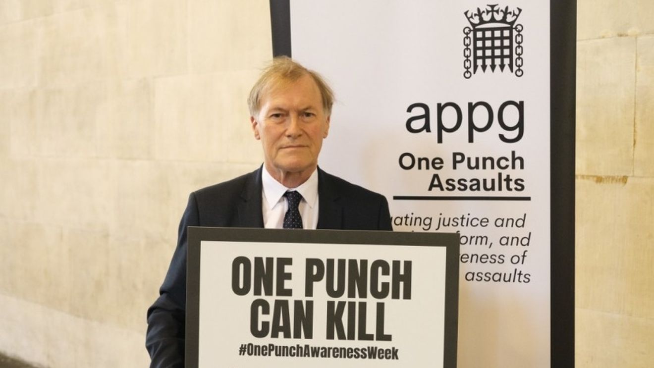 Tatăl suspectului de uciderea deputatului britanic Sir David Amess, “șocat” de arestarea fiului său – The Times